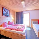 Nyaraló Beautiful In A Stunning Location With Sauna Fügen